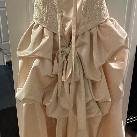 Mascarade Ball Gown - Picture 3 of 4